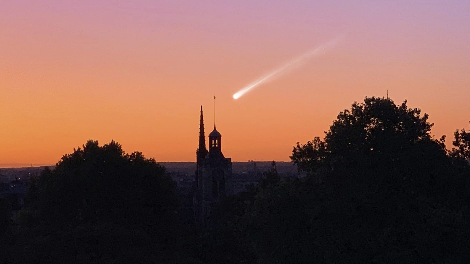 百武彗星 知名彗星 彗星定义 1996年 彗星 肉眼彗星 Star Walk