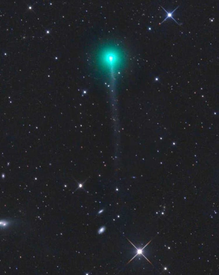 C/2026 A1（MAPS）彗星展現出它綠色的彗發和彗尾