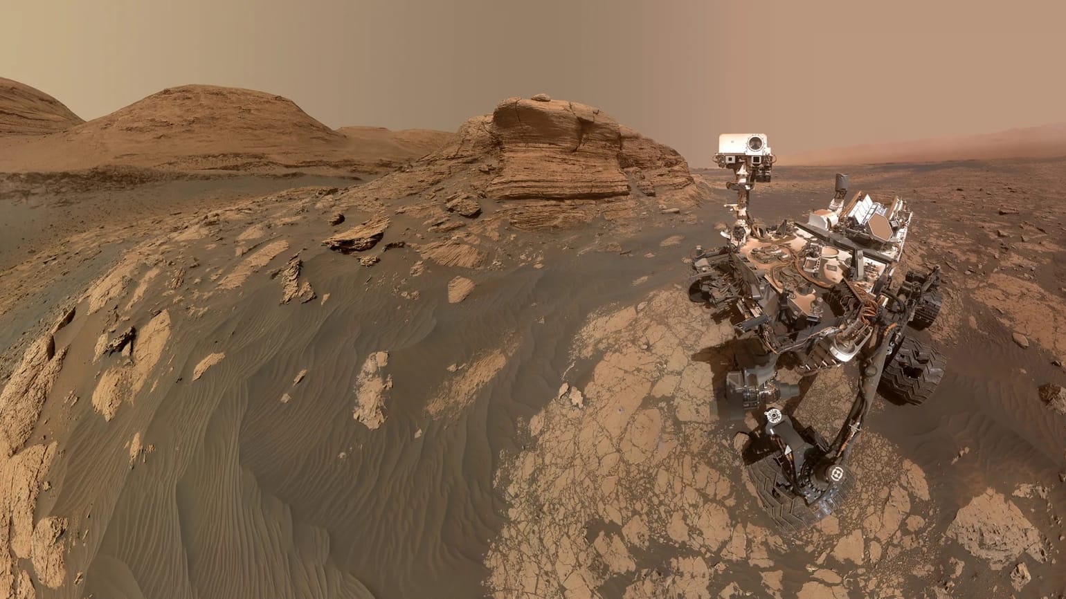 Селфи марсохода Curiosity возле скалы Мон-Мерку